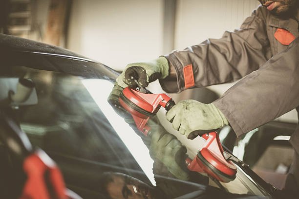 The Dangers of Driving with a Cracked Windshield